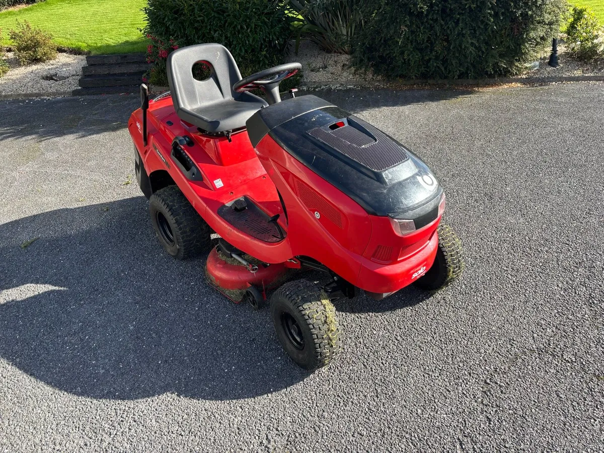 Ride on lawnmower - Image 1