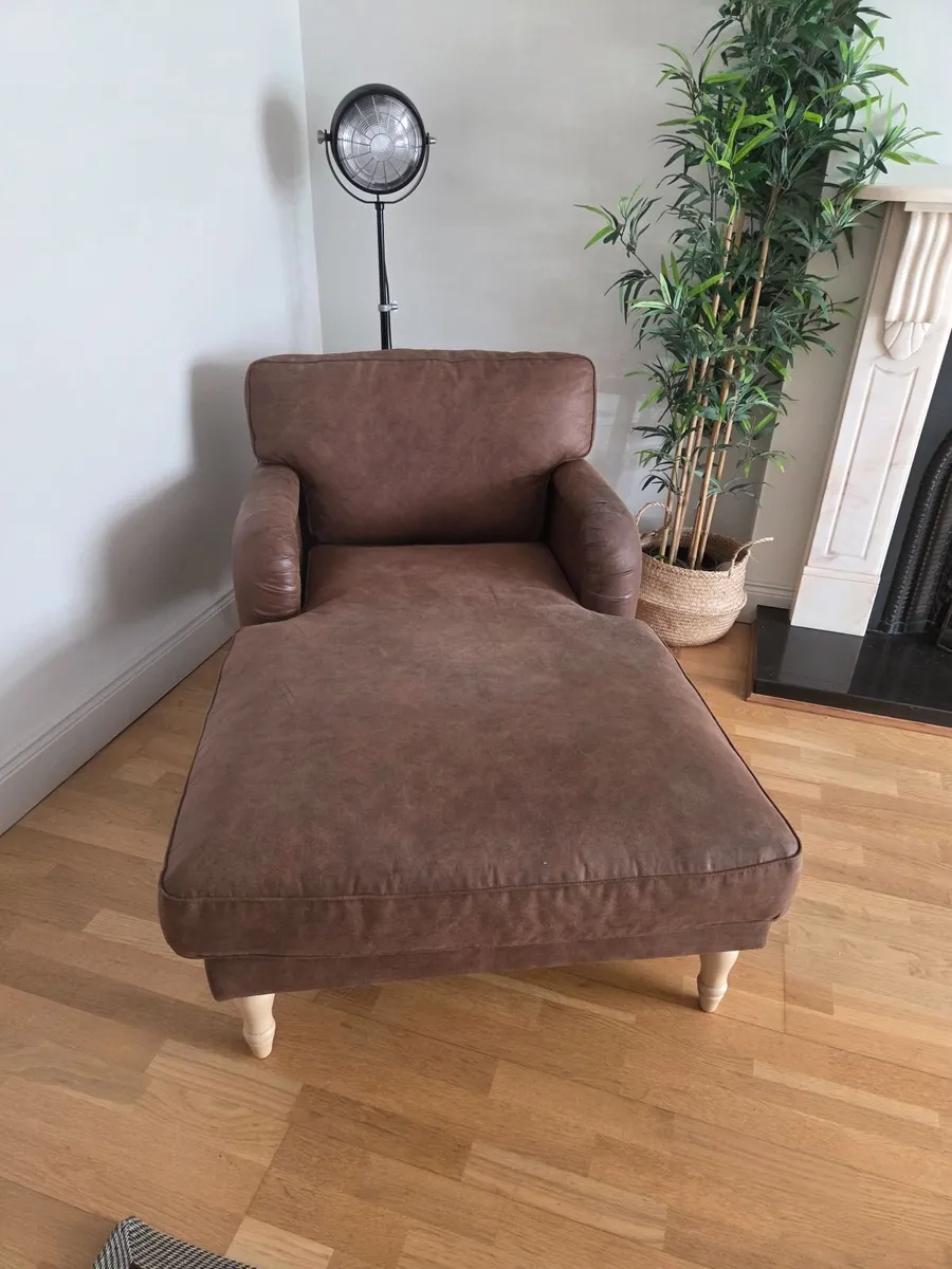 Luxurious: Modern Soft Brown Leather Chaise Longue - Image 1