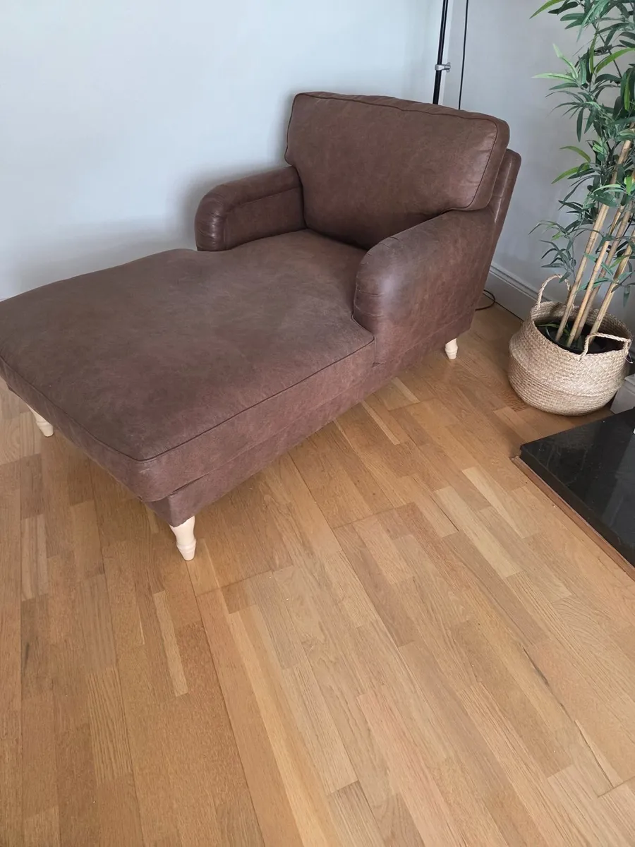 Luxurious: Modern Soft Brown Leather Chaise Longue - Image 2