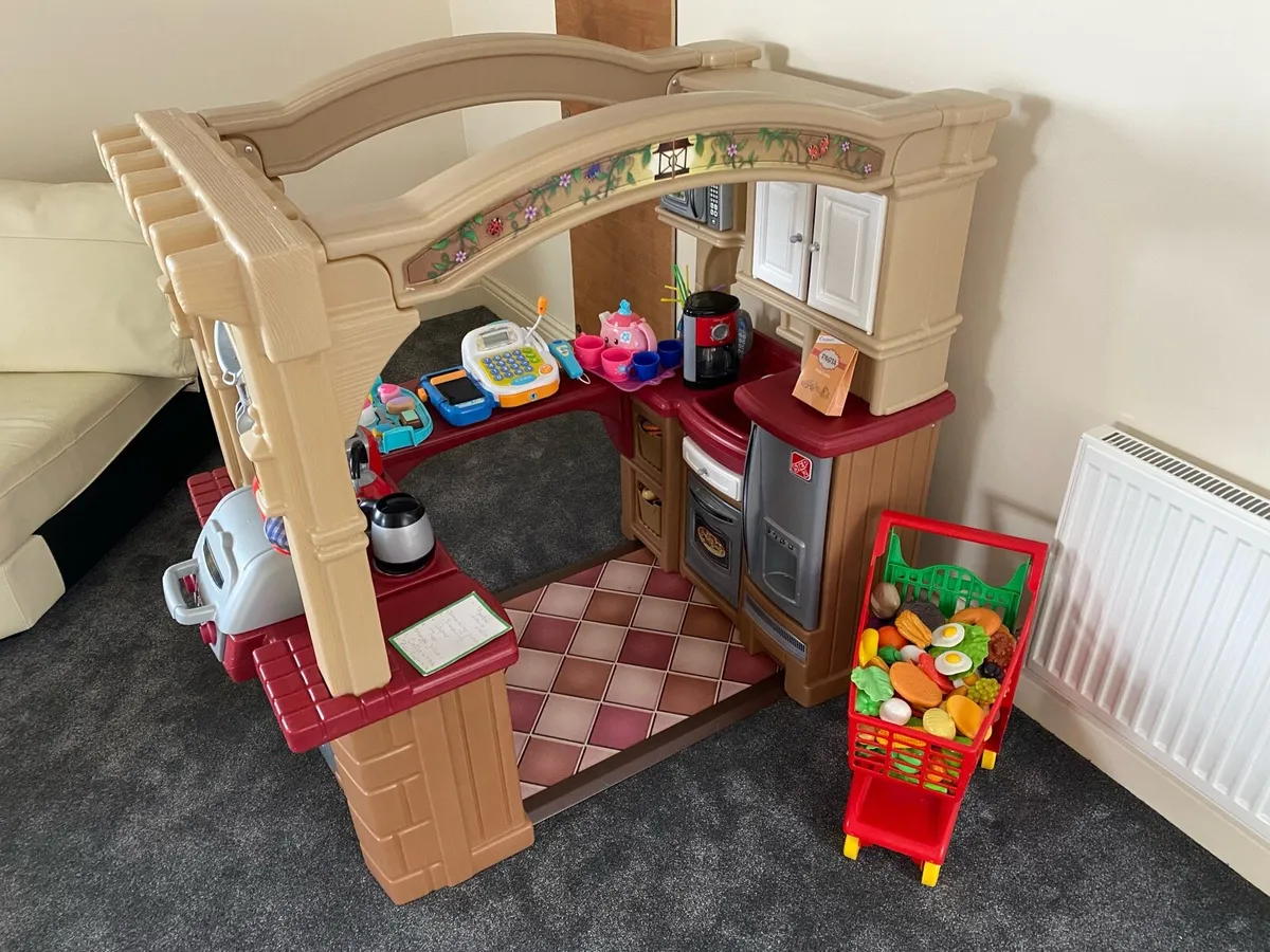 Toy kitchen - Image 1