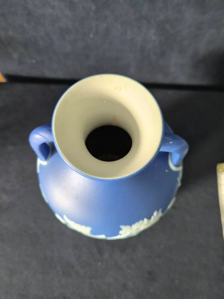 19th century antique jasperware portland vase - Image 1