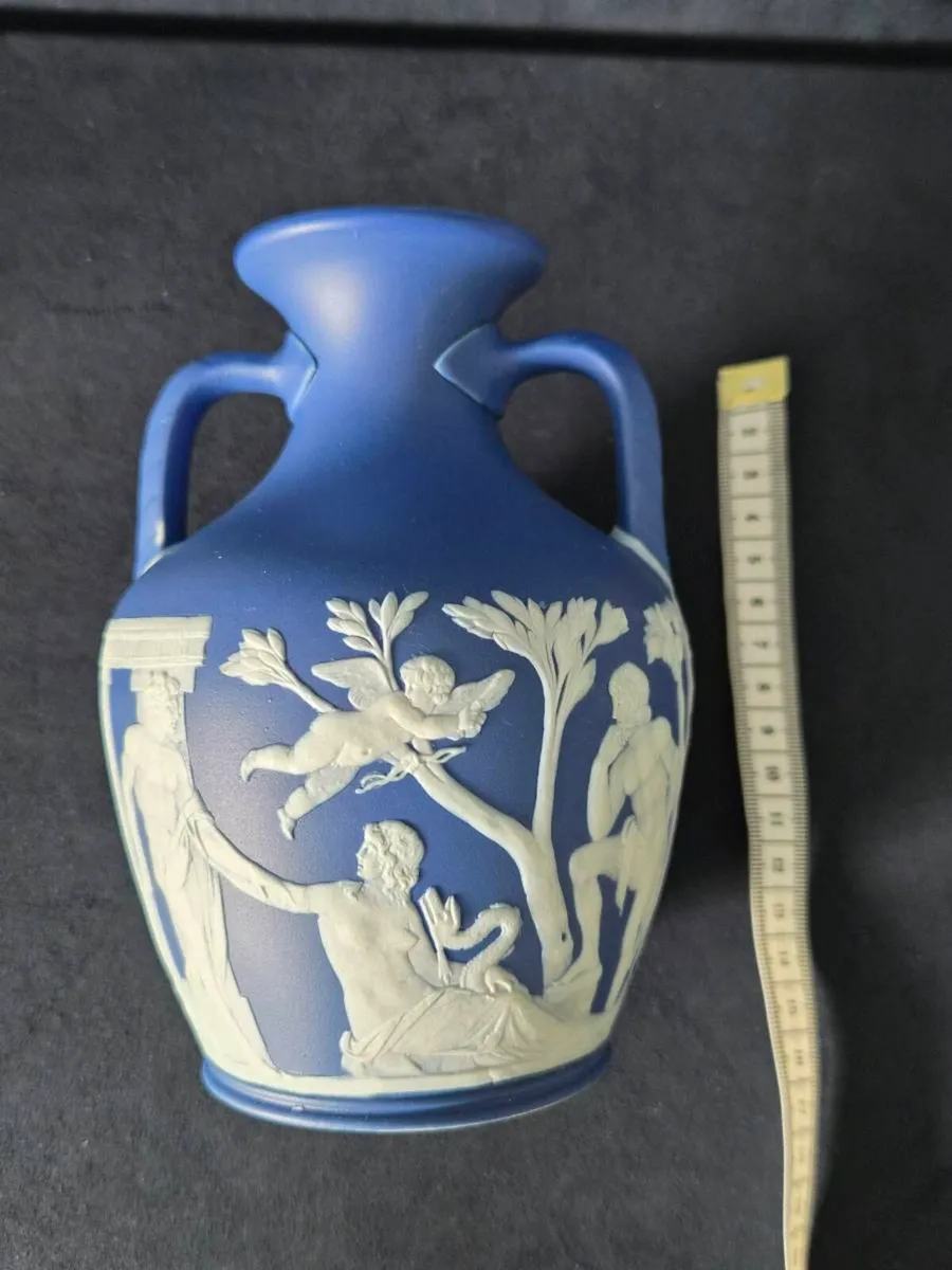 19th century antique jasperware portland vase - Image 3