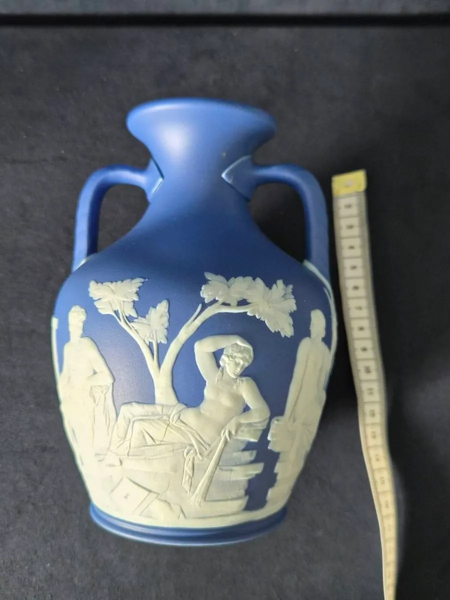 19th century antique jasperware portland vase - Image 4