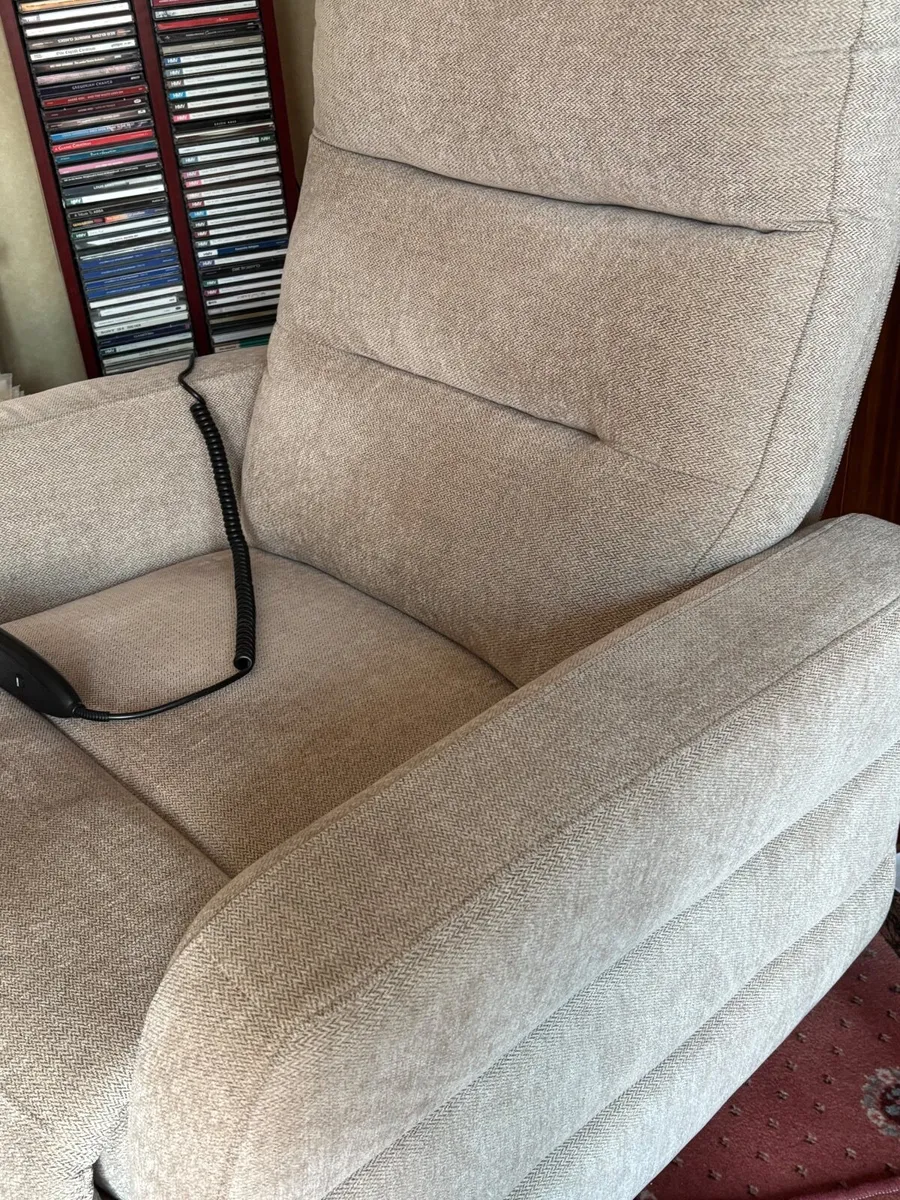 Electric recliner chair - Image 4
