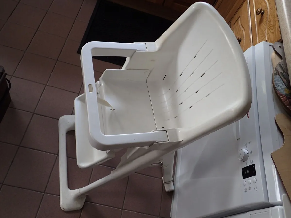 Free; Baby high chair - Image 3