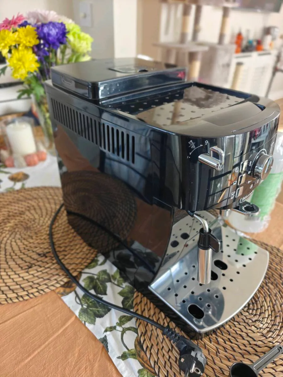 DeLonghi Magnica S coffee machine. - Image 2