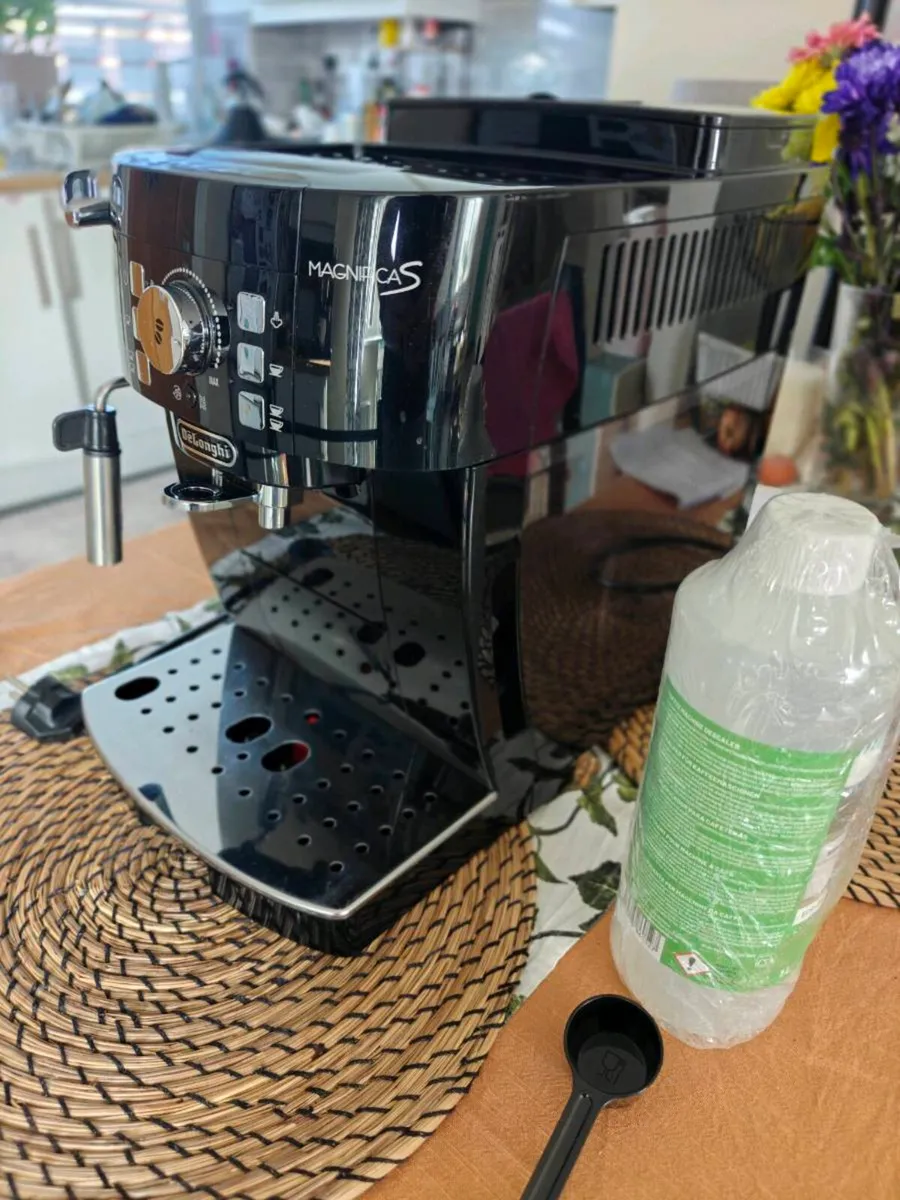 DeLonghi Magnica S coffee machine. - Image 1