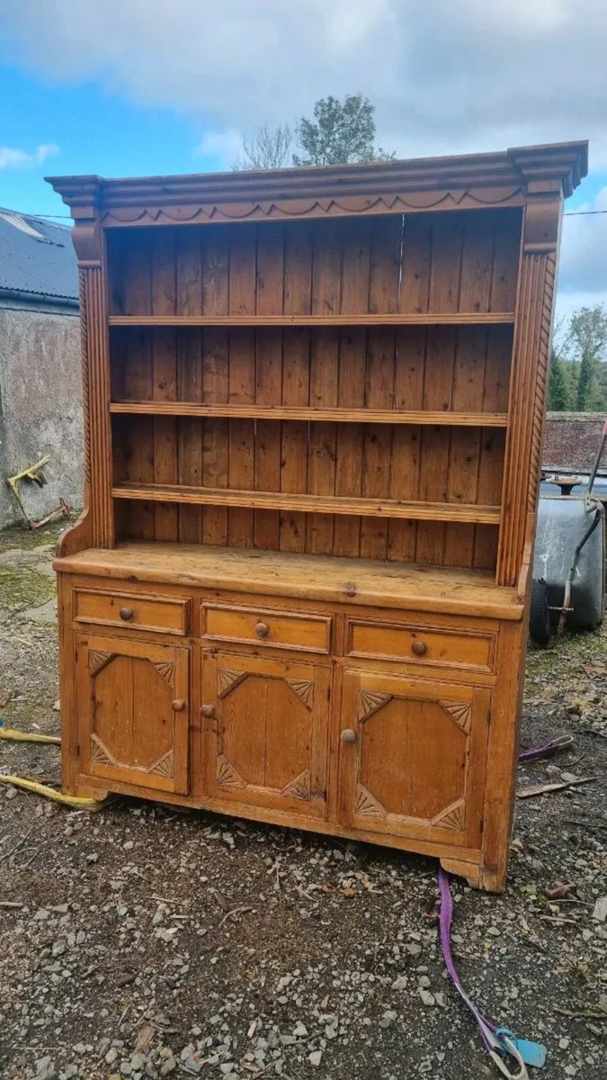 Dresser and corner unit - Image 1