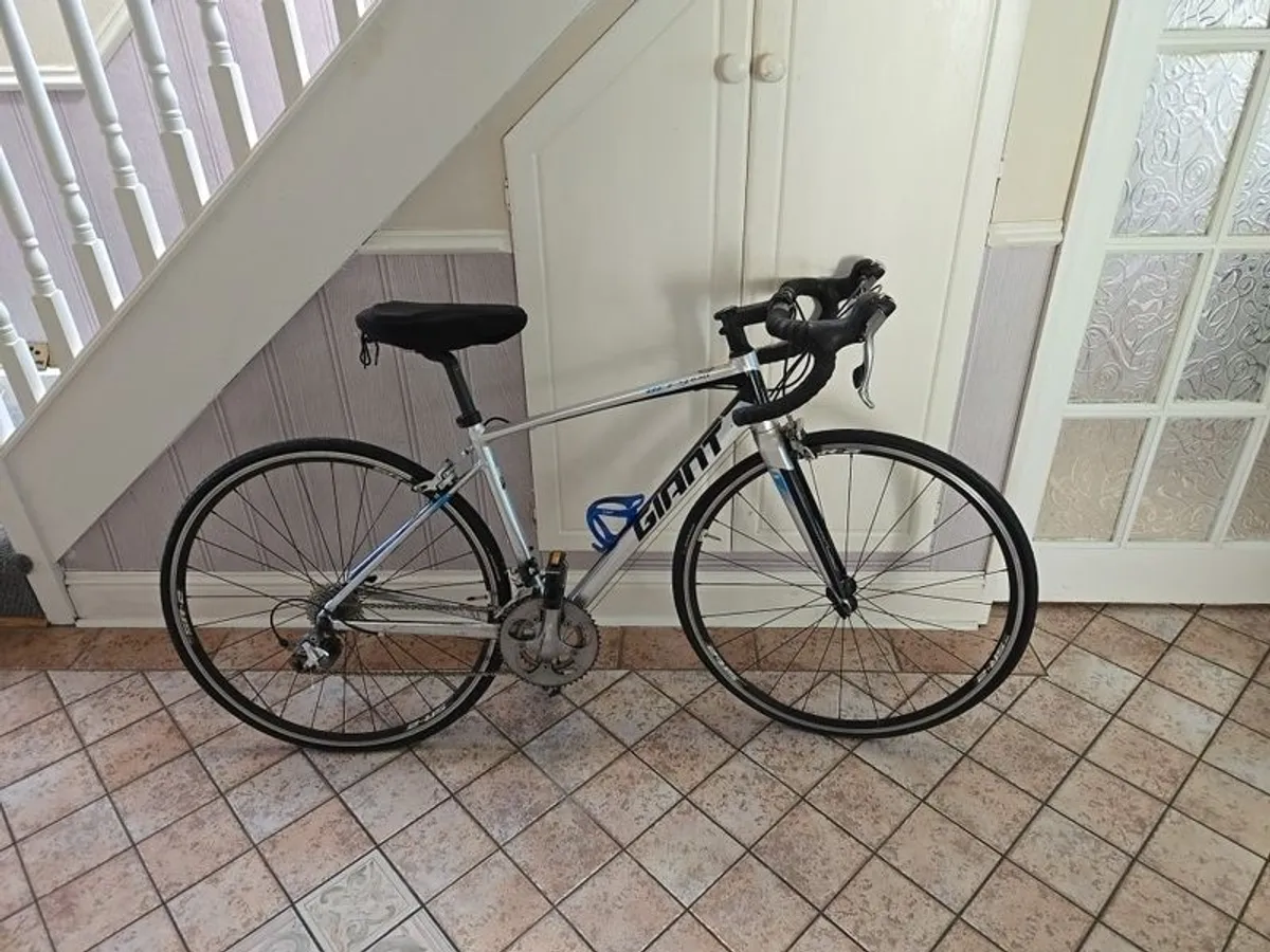Giant defy aluxx bike. - Image 1