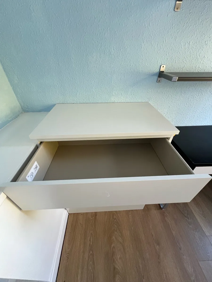 Chest of drawers - Image 2