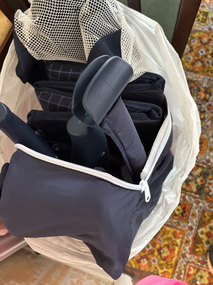 Travel cot - Image 1