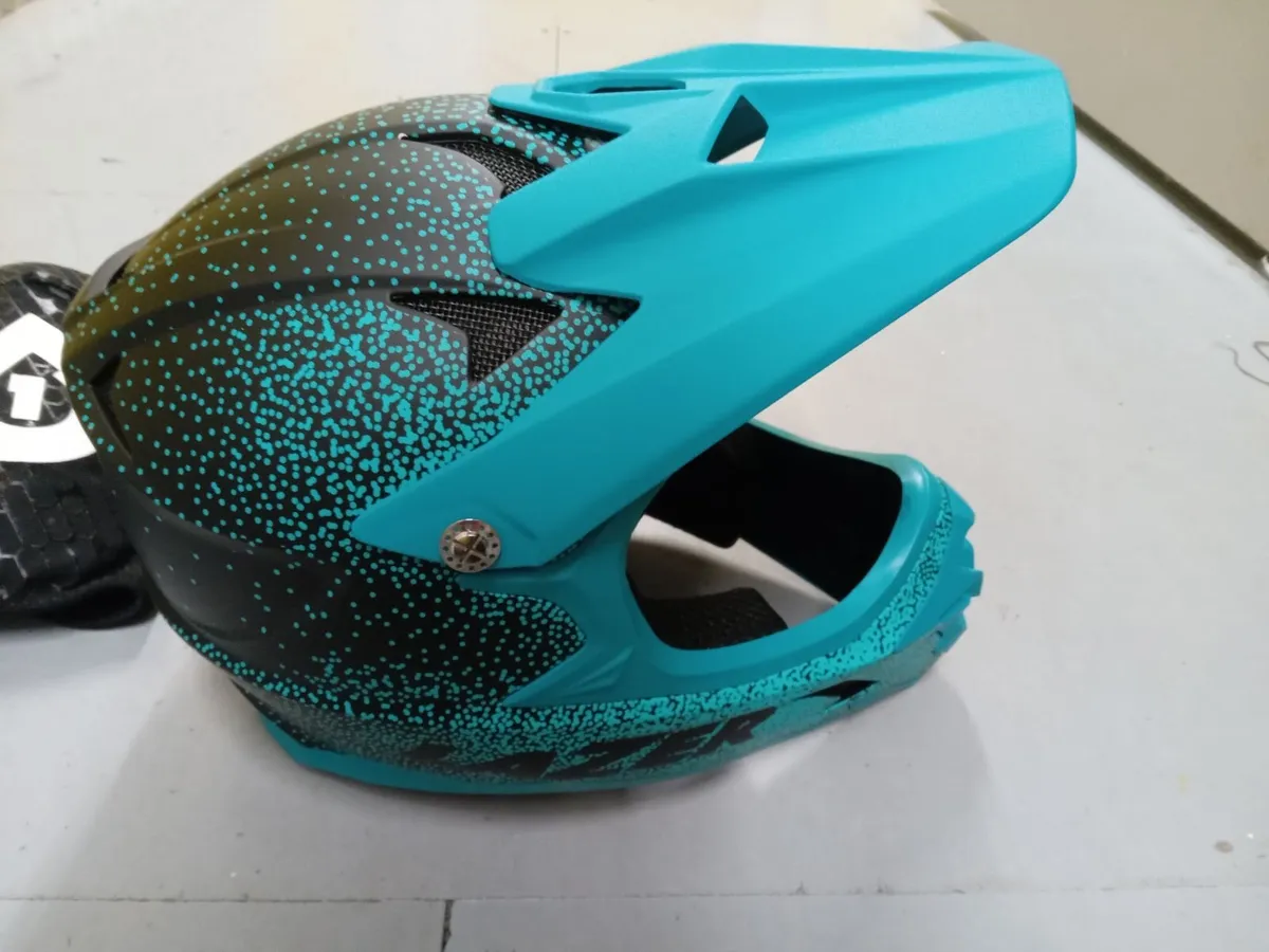 Mountain bike helmet - Image 2