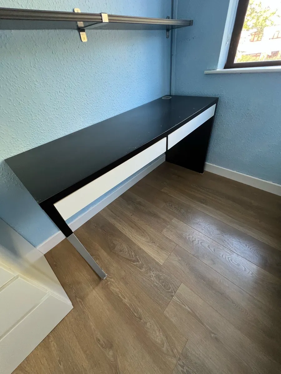 Office desk - Image 1