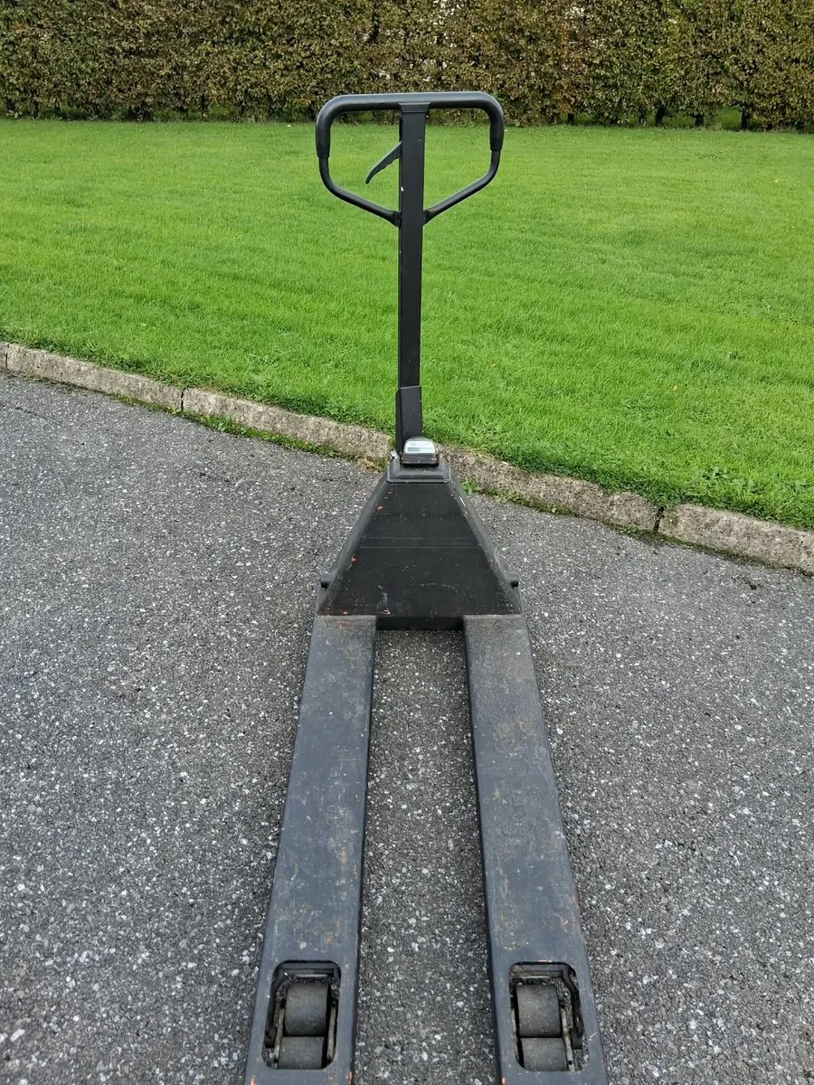 Pallet truck 2000kg - Image 2