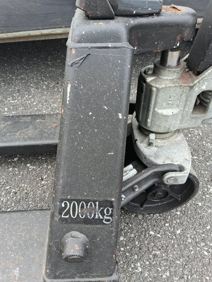 Pallet truck 2000kg - Image 3