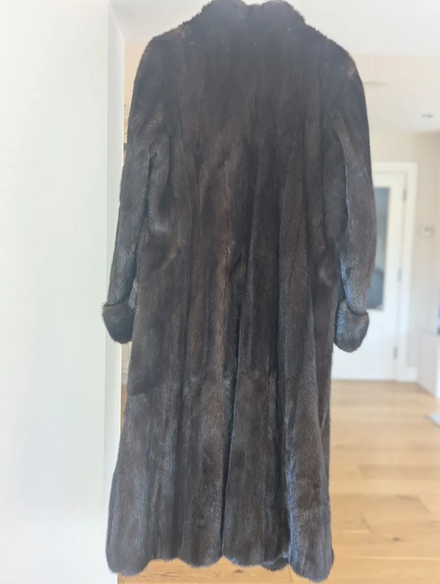 Norwich Fur Co. –  Genuine Mink Fur Coat - Image 3