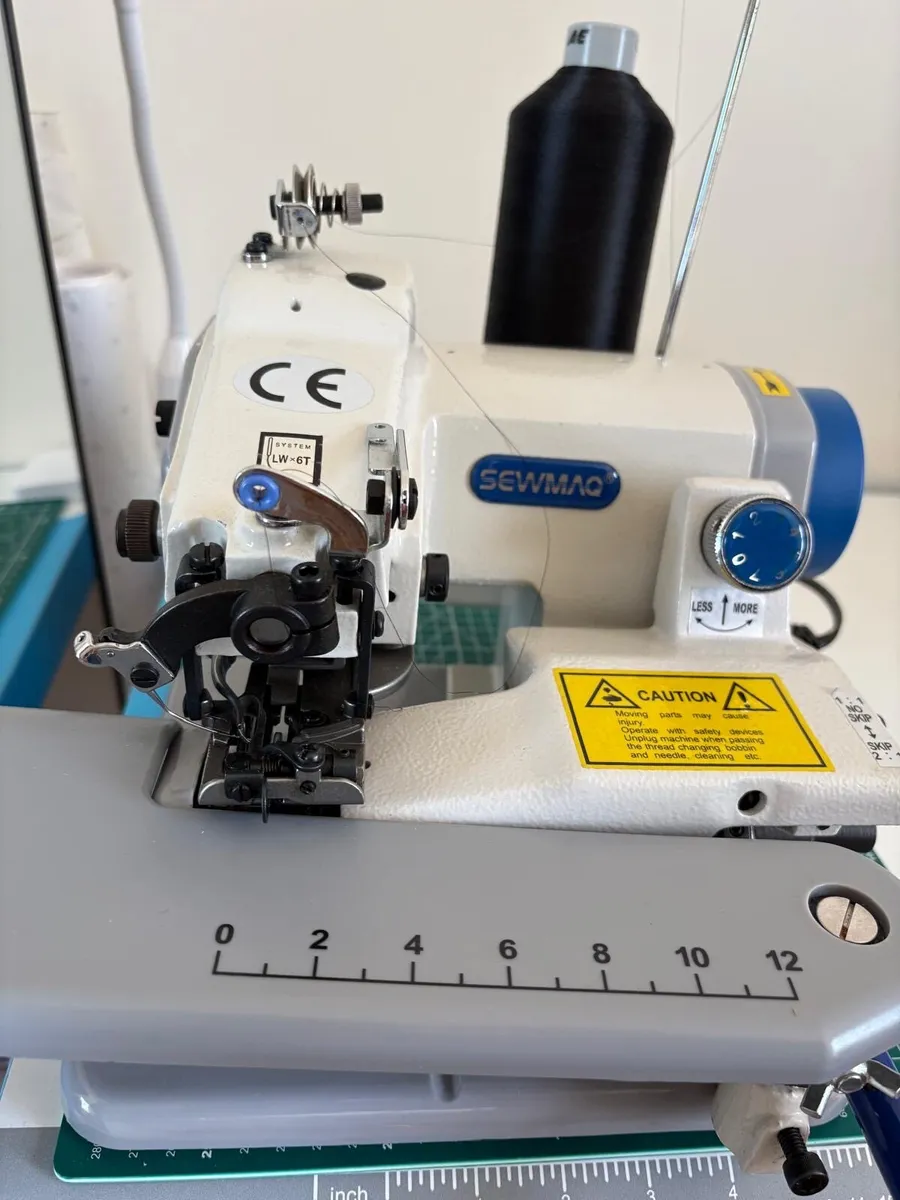 Blind hemming machine
