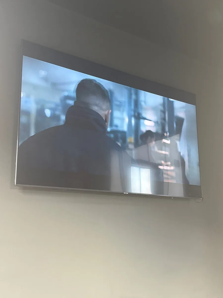 Samsung TV - Image 2
