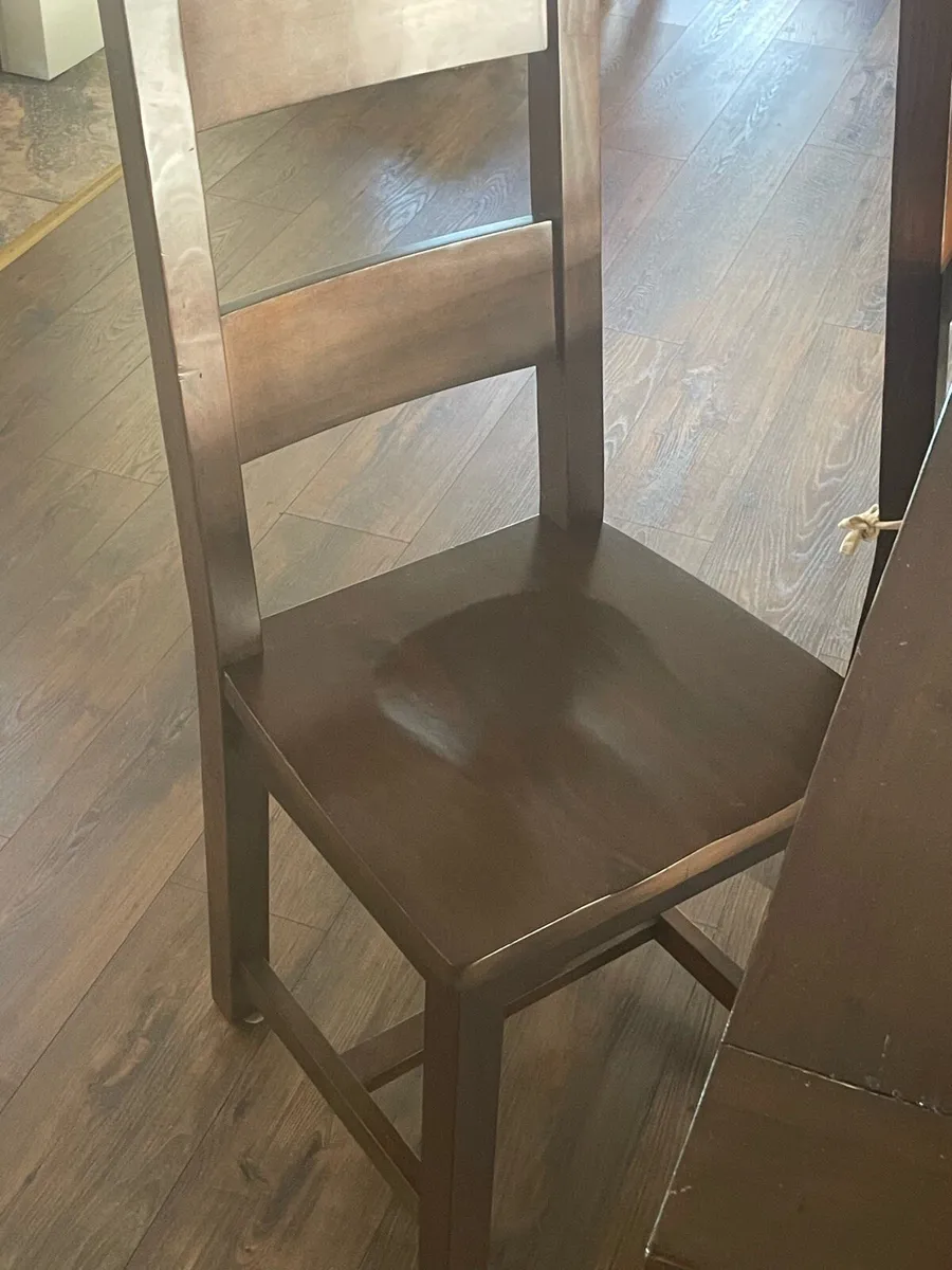 Kitchen table and chairs - Image 1