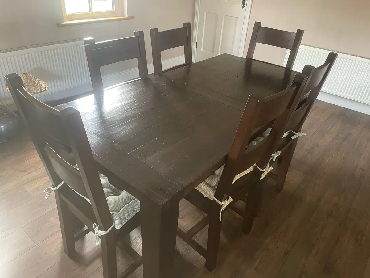 Kitchen table and chairs - Image 2