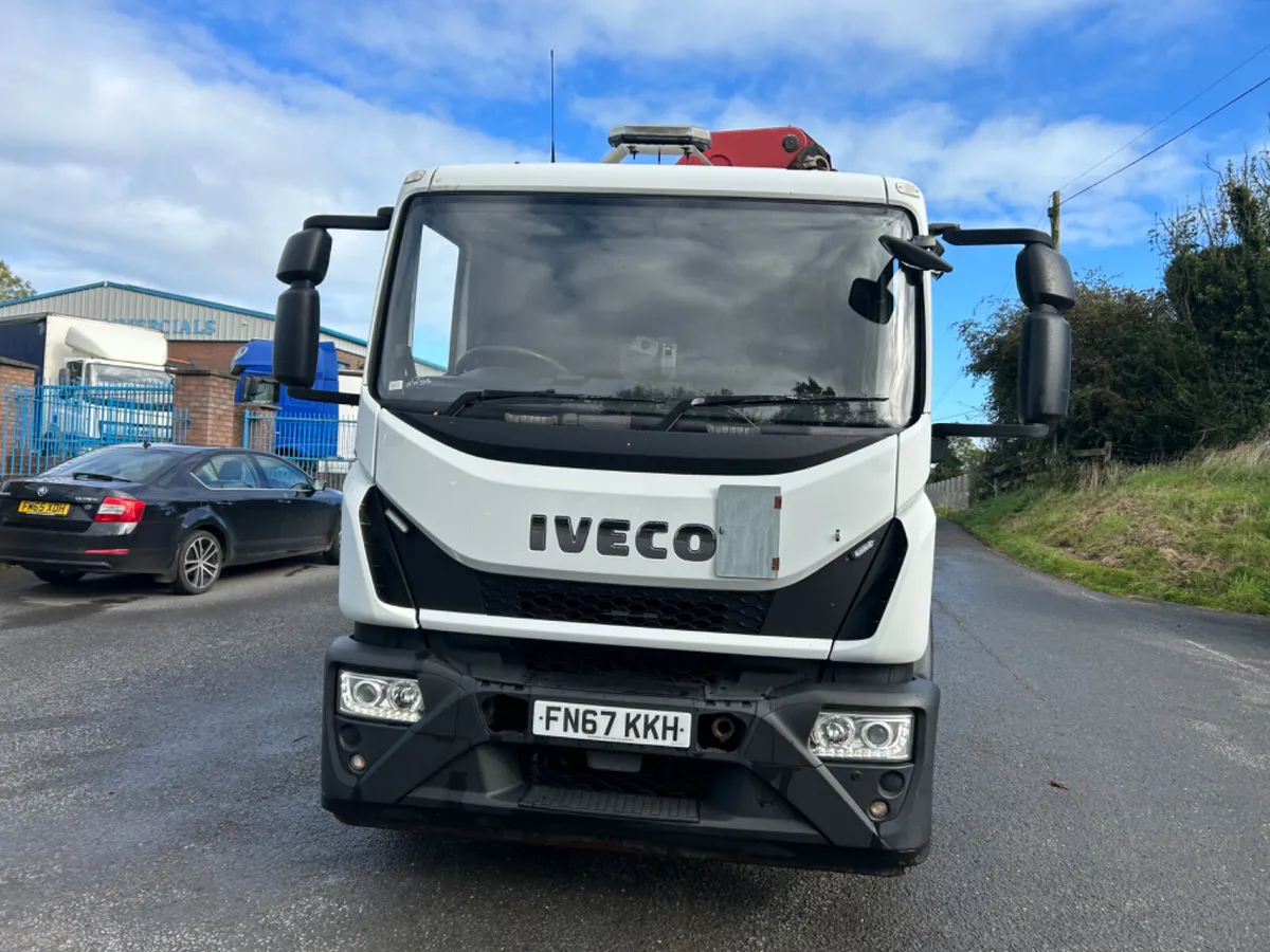 2017 iveco 180e250 18 ton flat with 20tm crane - Image 2