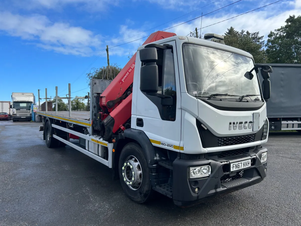 2017 iveco 180e250 18 ton flat with 20tm crane - Image 3