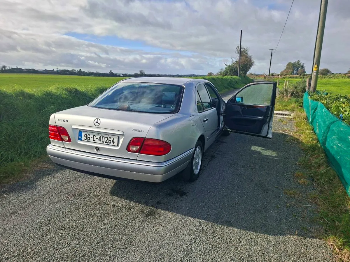 1996 Mercedes 300d 90000 miles auto - Image 4