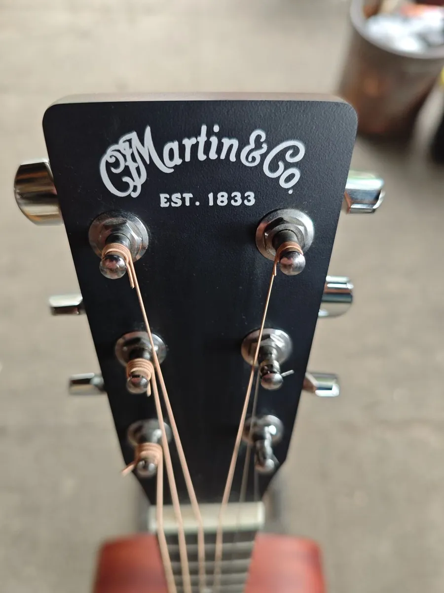 Martin 000 Junior acoustic guitar - Image 1
