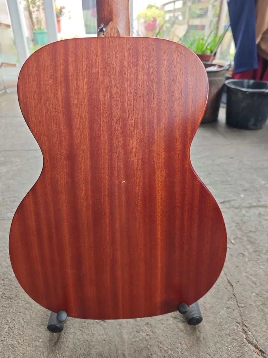 Martin 000 Junior acoustic guitar - Image 2