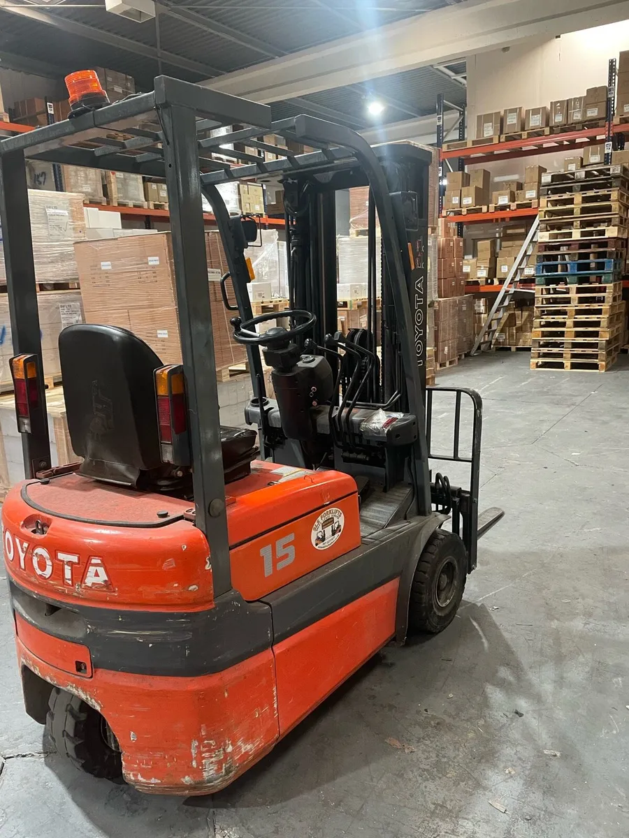 Toyota 1.5 ton forklift - Image 2