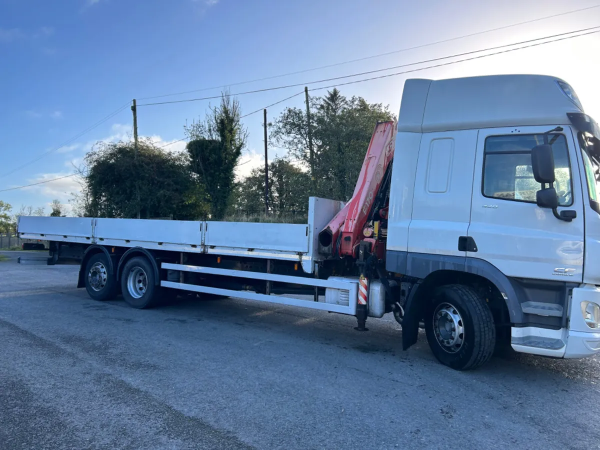 2017 Daf cf320 6x2 flat with 17tm remote crane - Image 4
