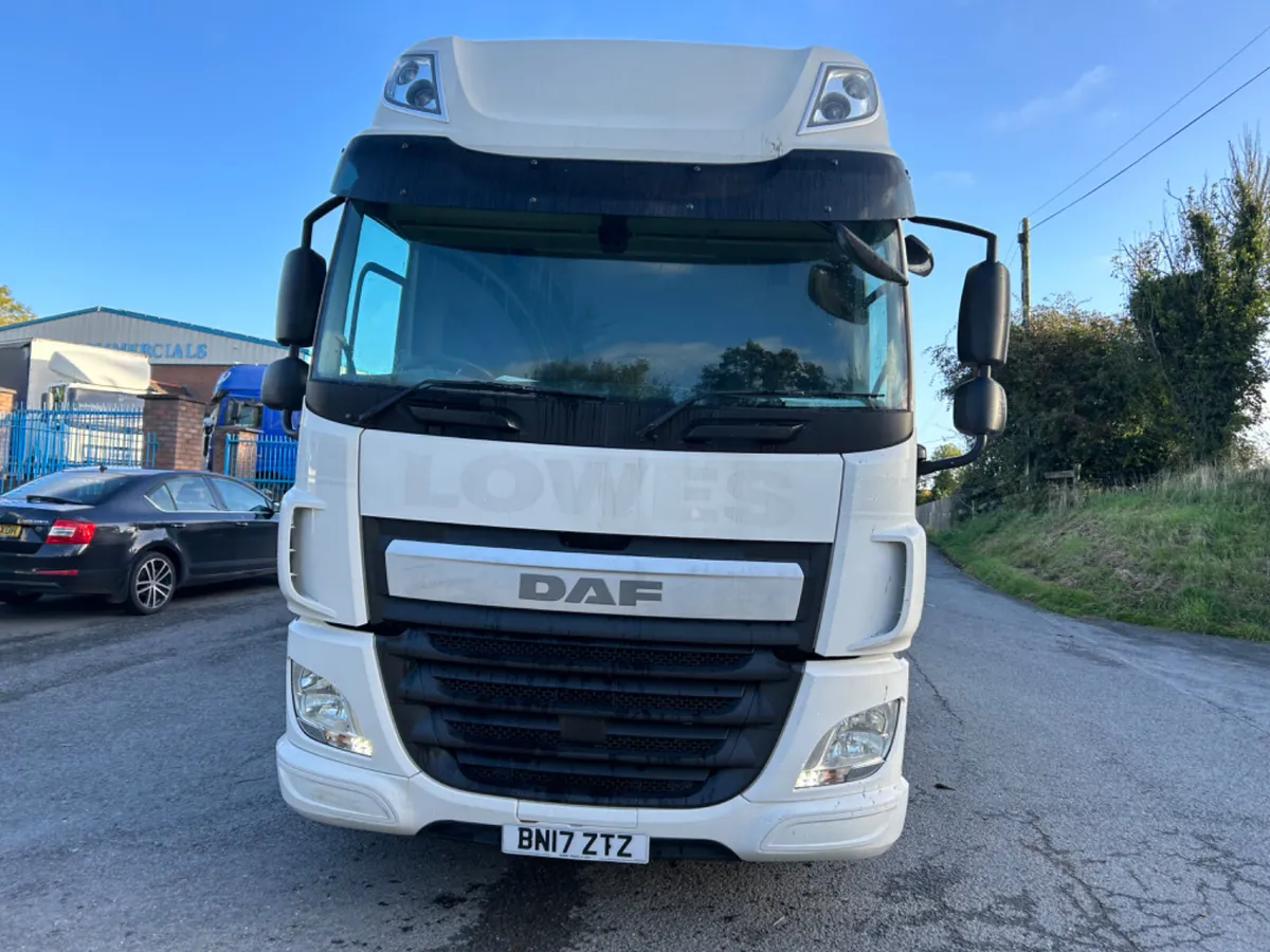2017 Daf cf320 6x2 flat with 17tm remote crane - Image 2
