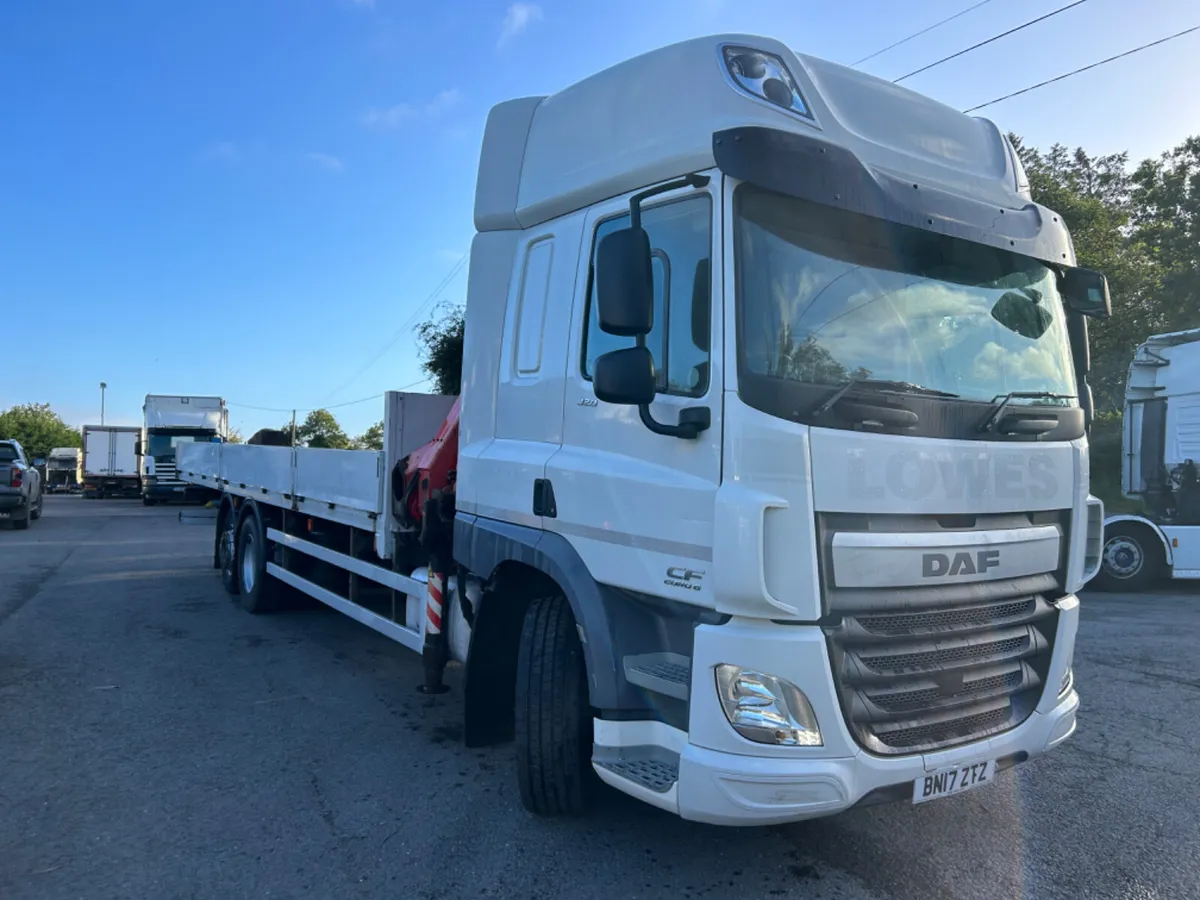2017 Daf cf320 6x2 flat with 17tm remote crane - Image 3