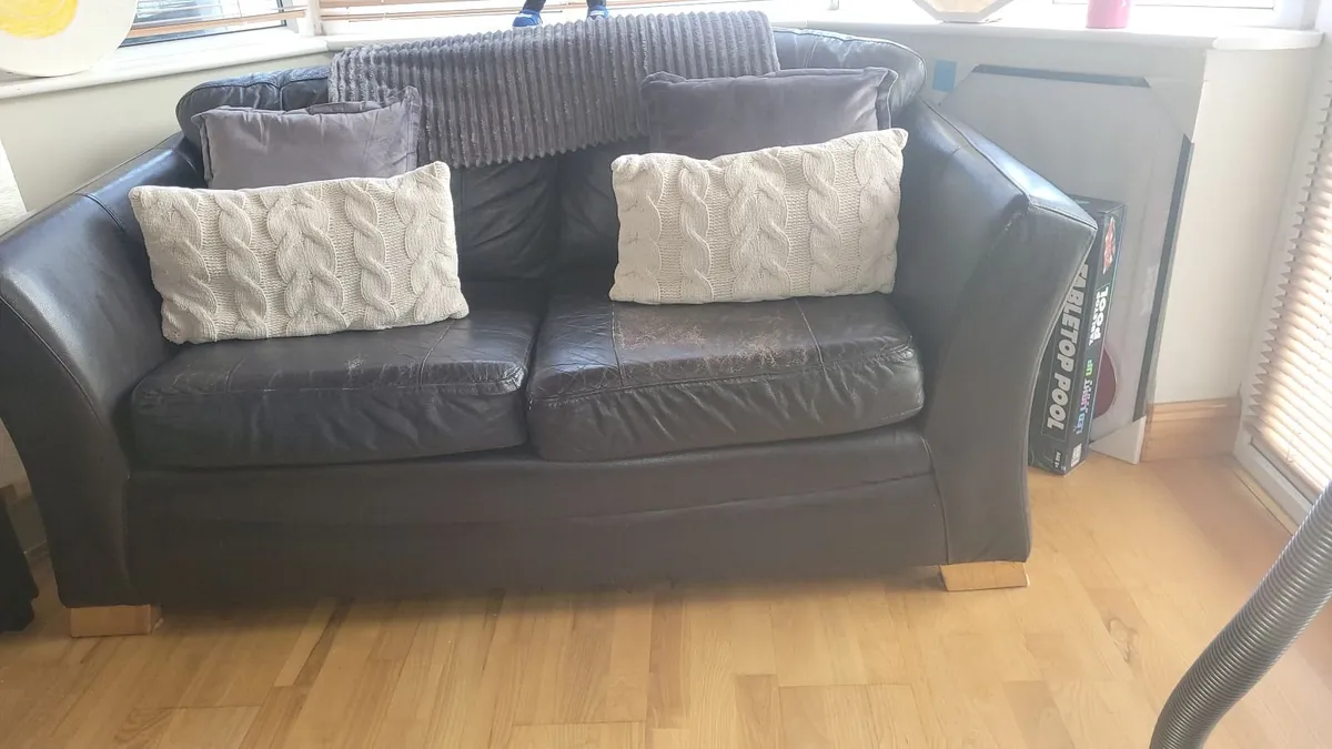 2 seater Leather Couch - Image 1
