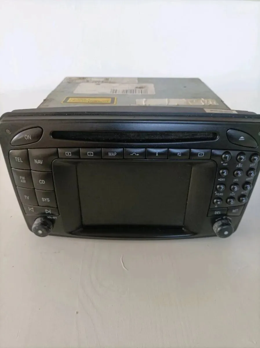 Original Mercedes CLK 240 Car Radio - Image 1