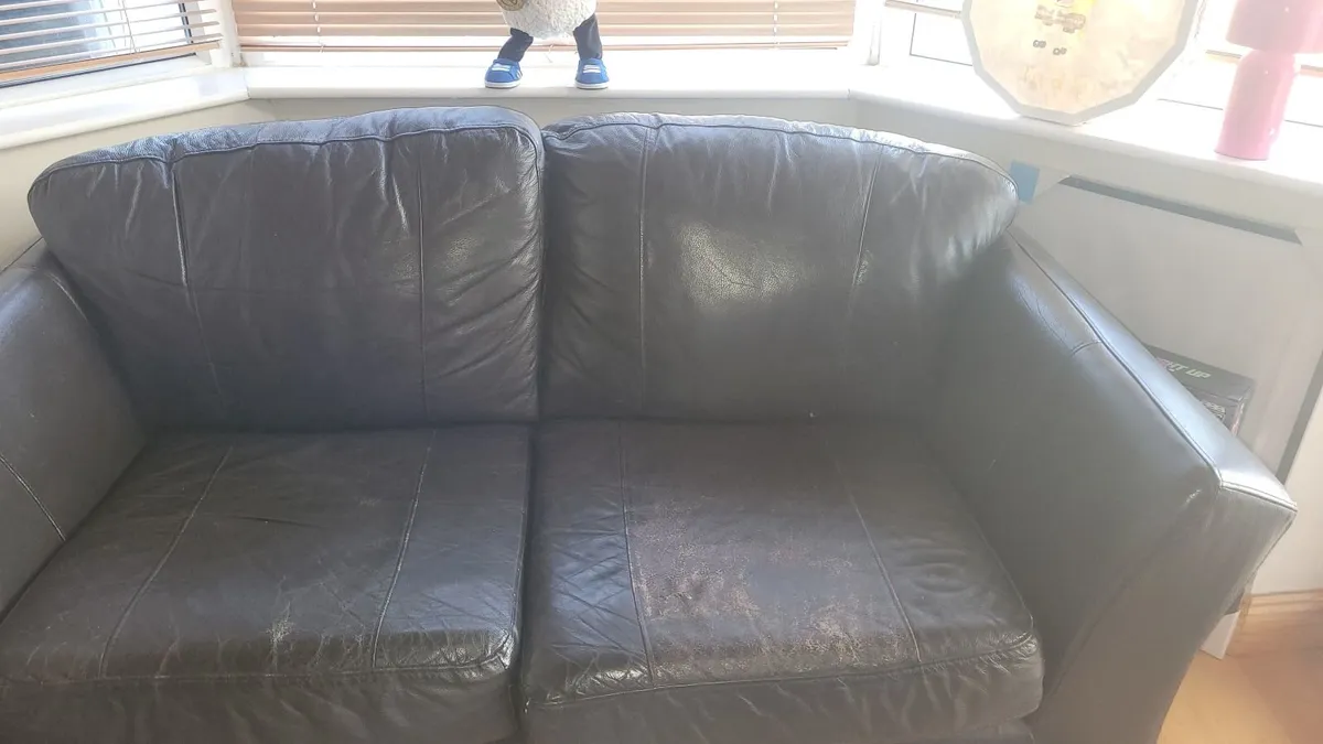 2 seater Leather Couch - Image 3