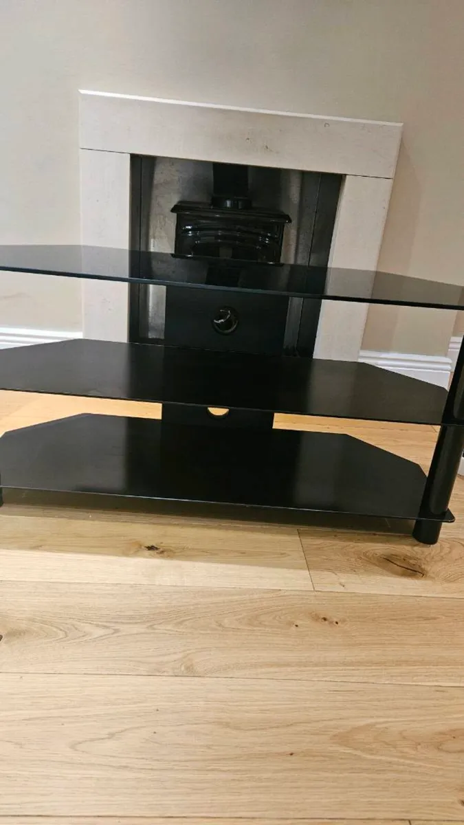 TV stand - Image 1