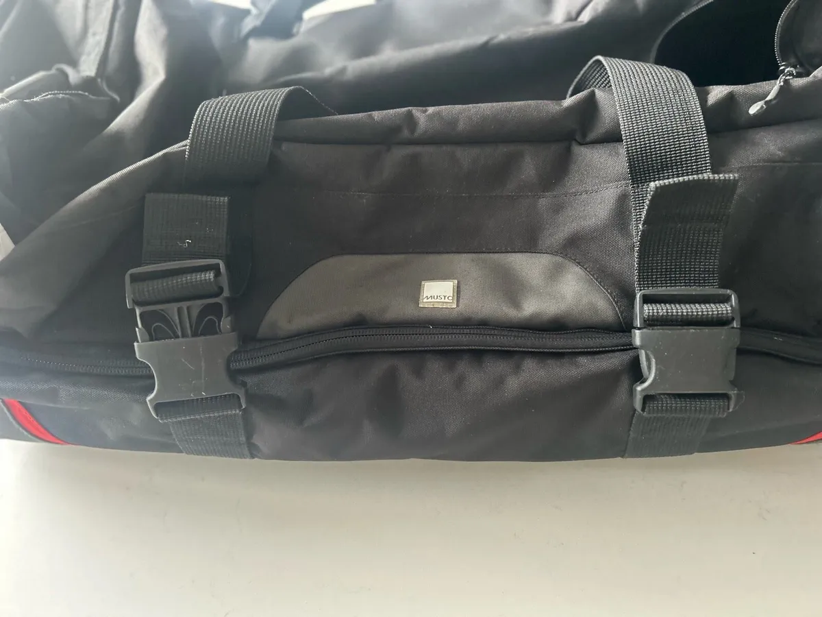 Musto Performance Travel Bag - Image 4