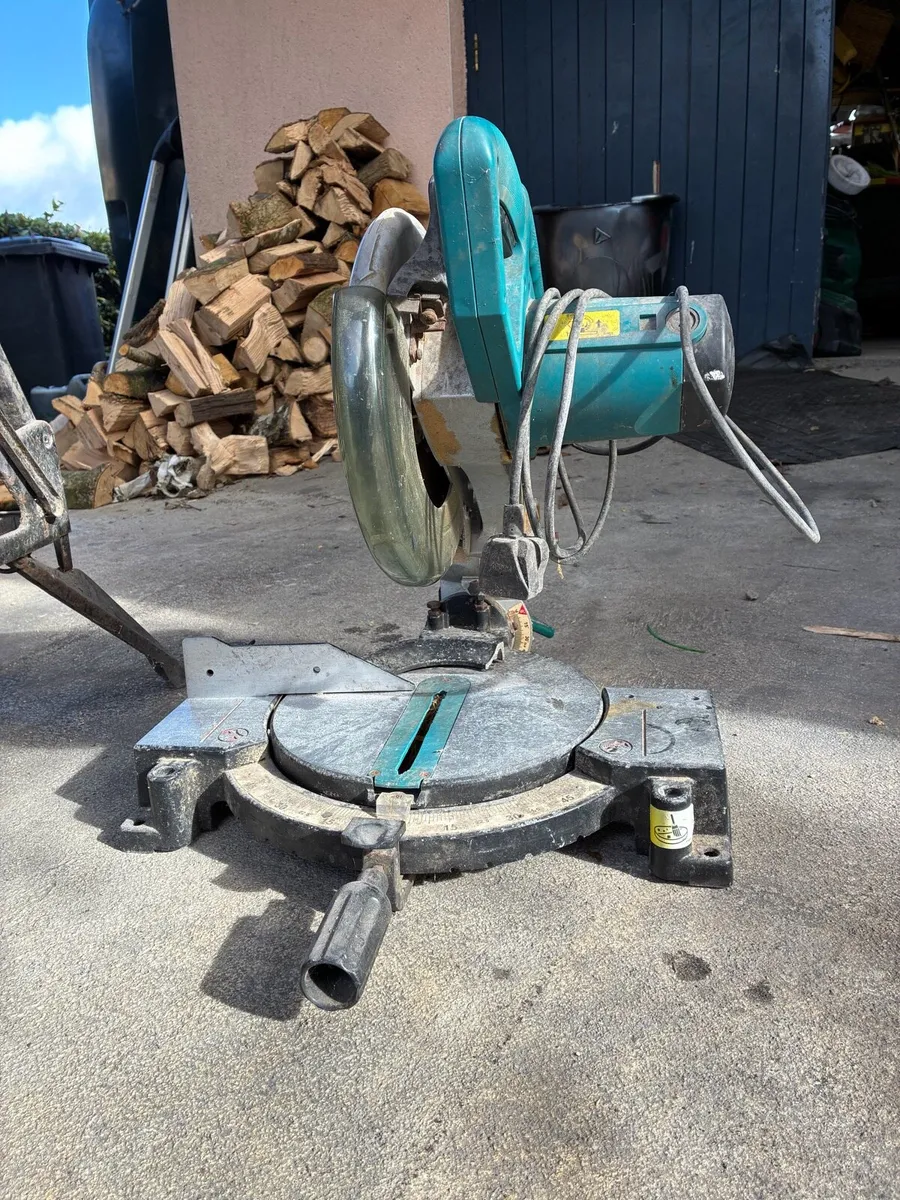 Makita ML100 plus Black and Decker workbench - Image 1