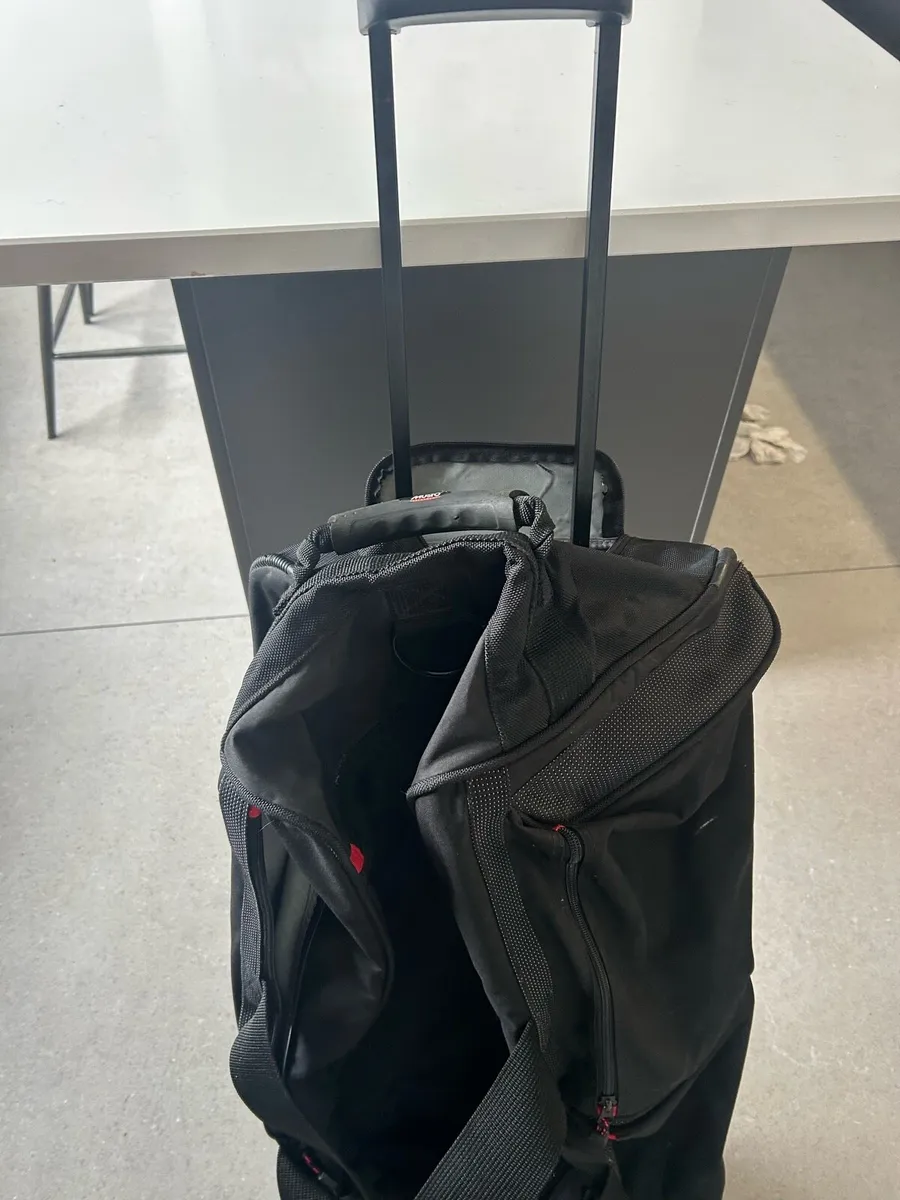 Musto Performance Travel Bag - Image 4