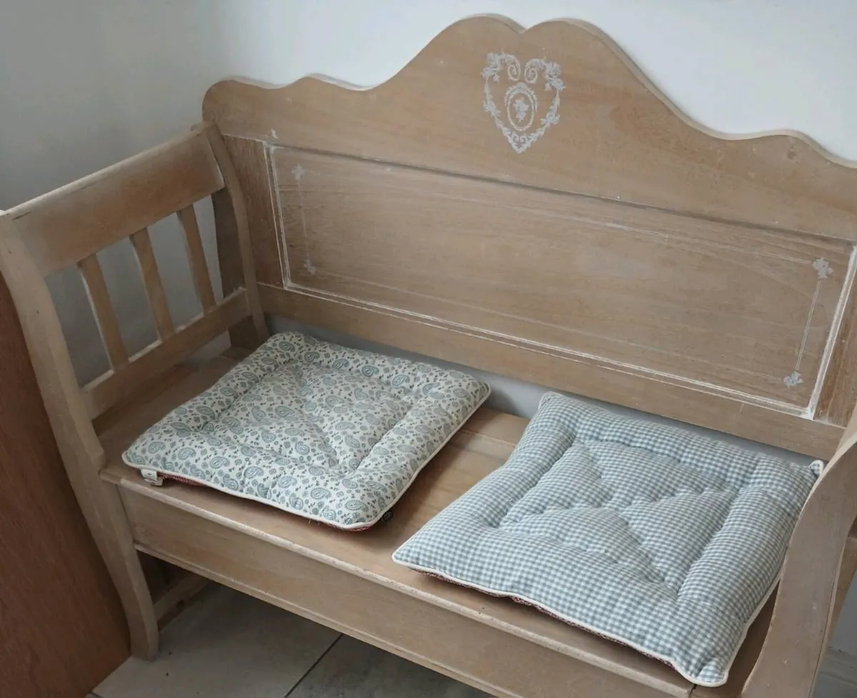 Bench seat - Image 1