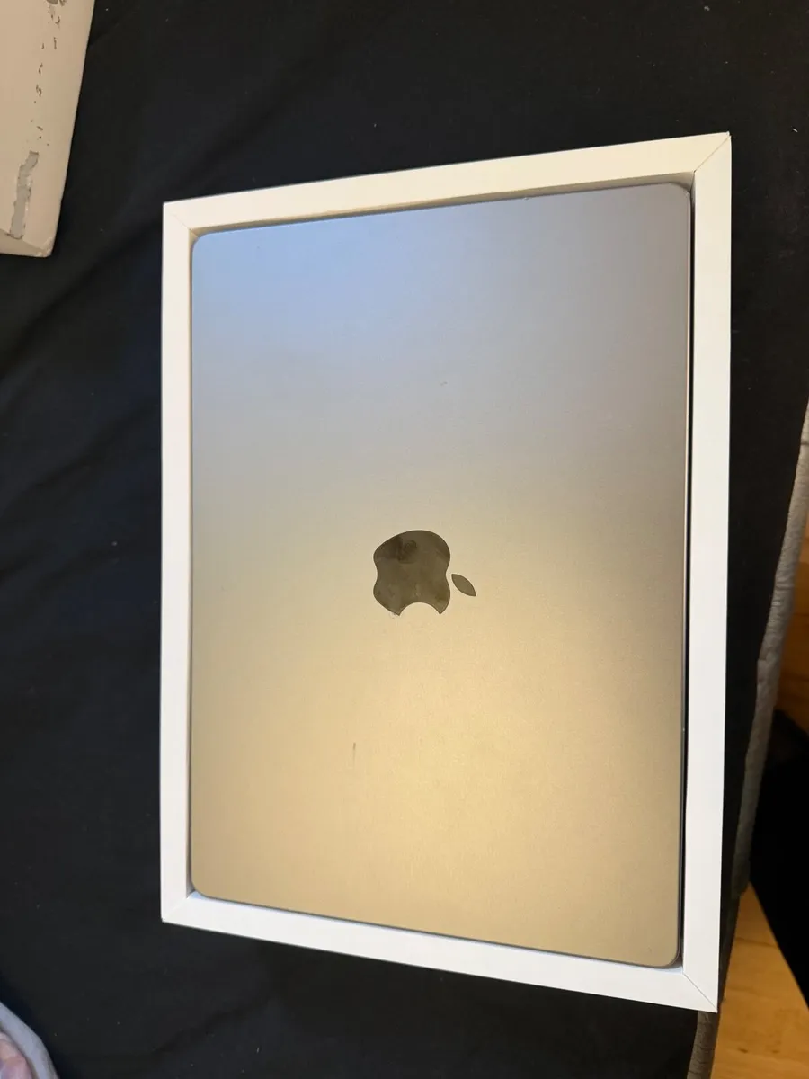 MacBook Pro m3 Late 2023 - Image 1