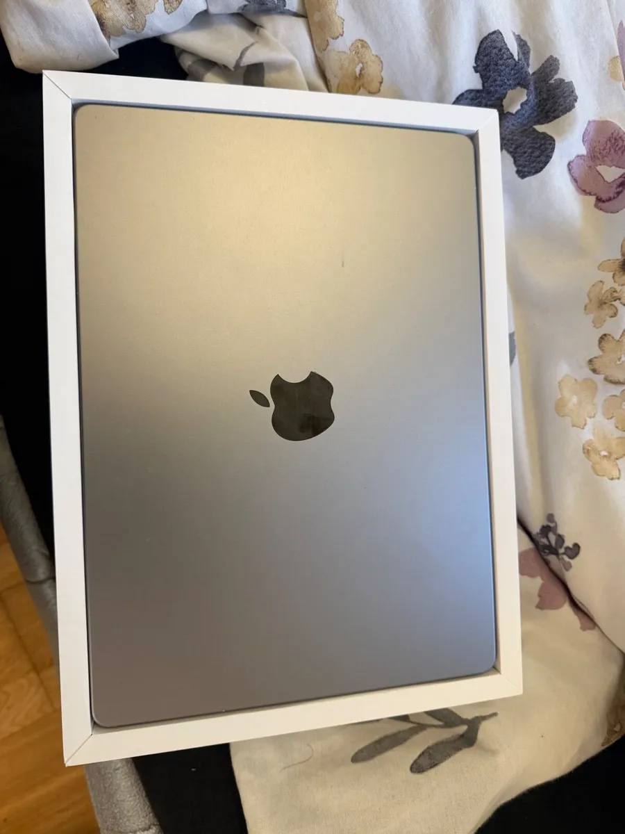 MacBook Pro m3 Late 2023 - Image 3