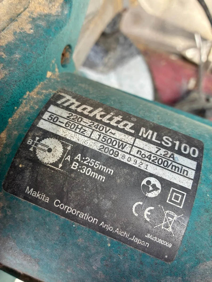 Makita ML100 plus Black and Decker workbench - Image 4