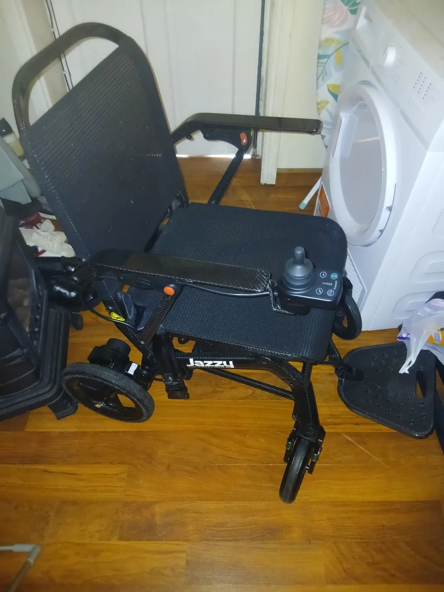 Jazzy ultra light wheelchair - Image 1