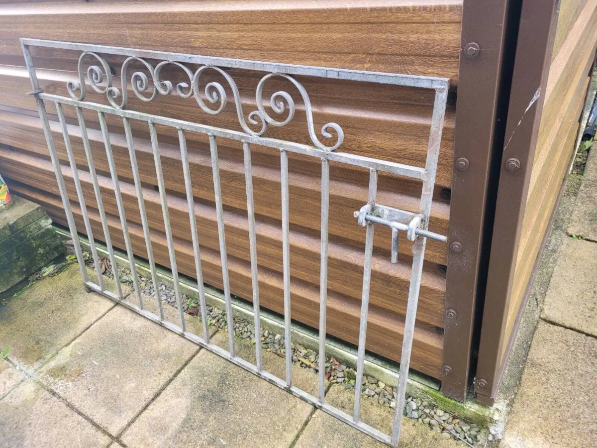 Steel gate - Image 2