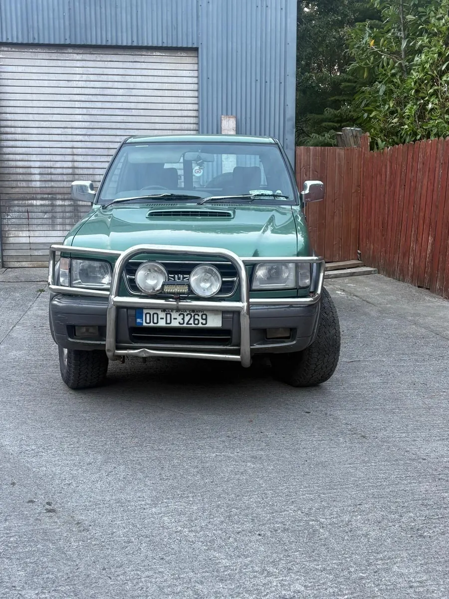 Isuzu Trooper - Image 1