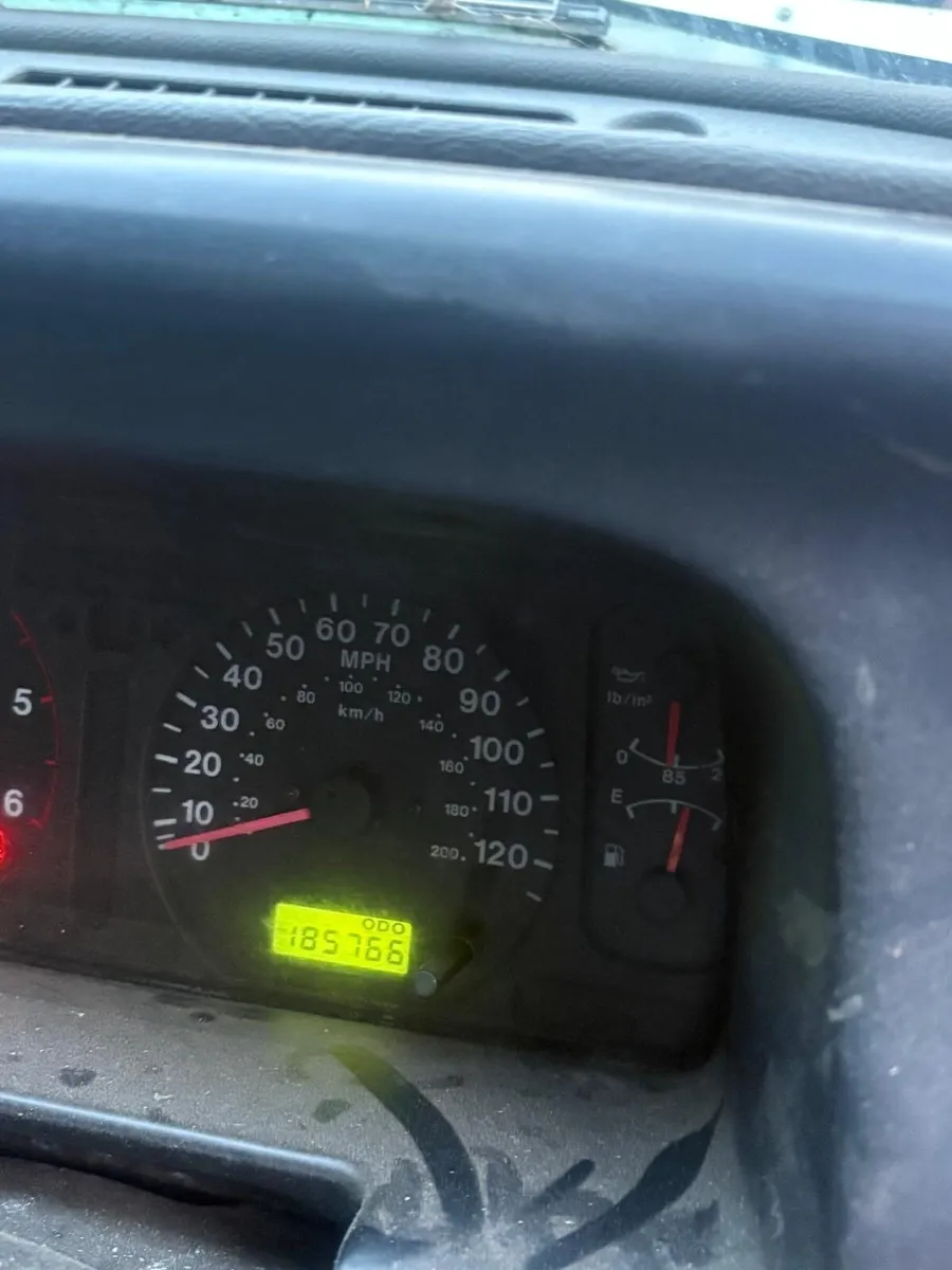 Isuzu Trooper - Image 4