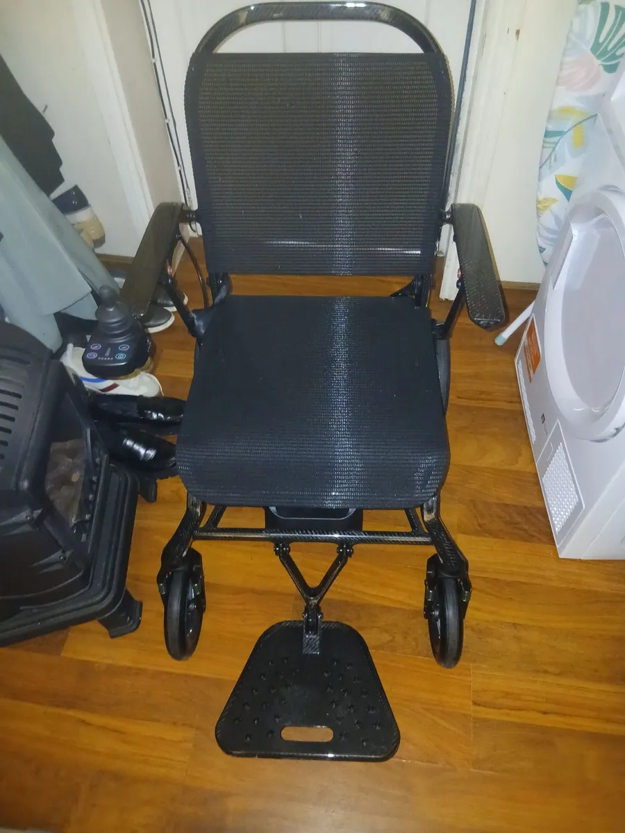 Jazzy ultra light wheelchair - Image 3