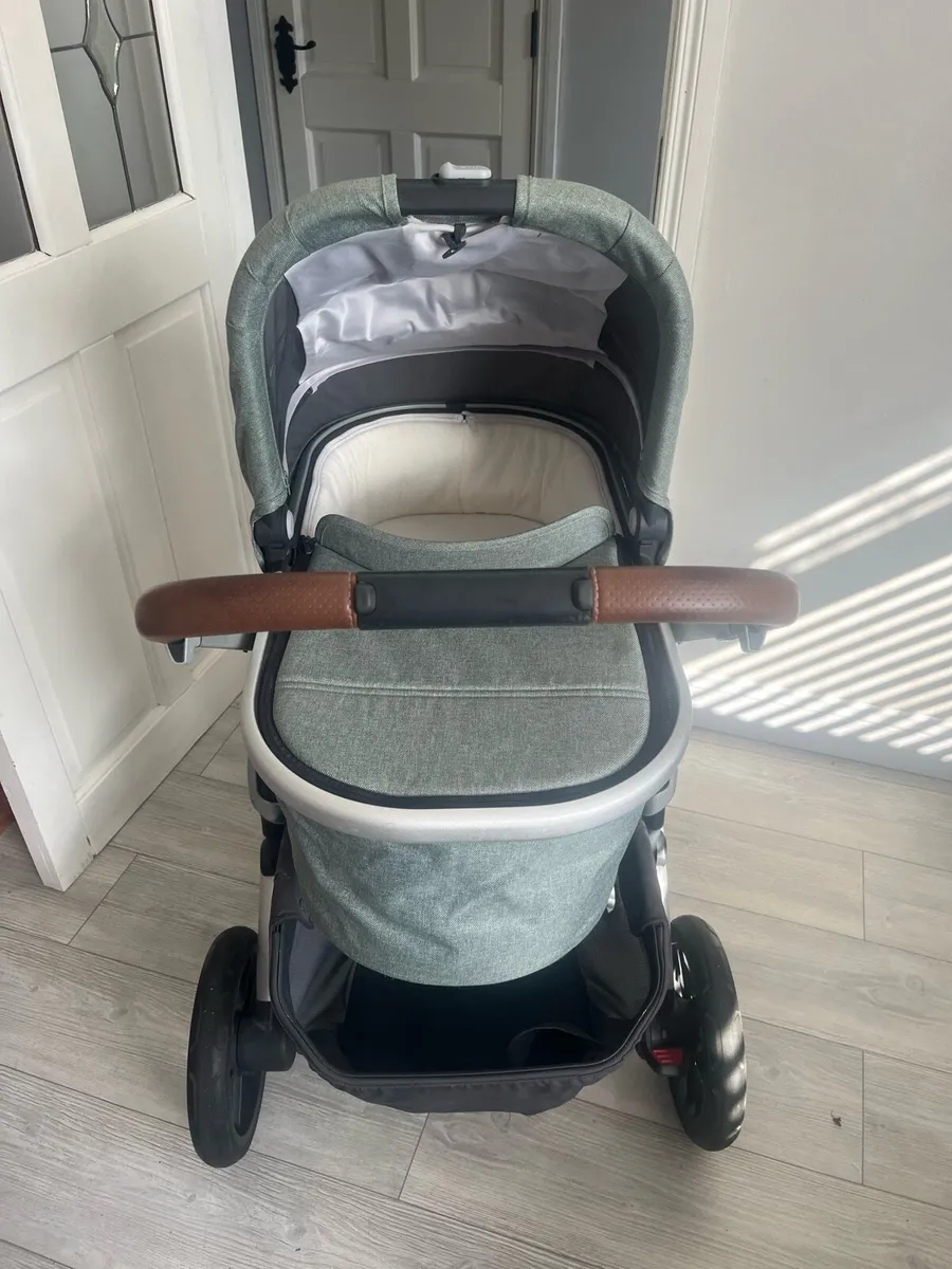 Vista Uppababy v2 with carrycot - Image 2